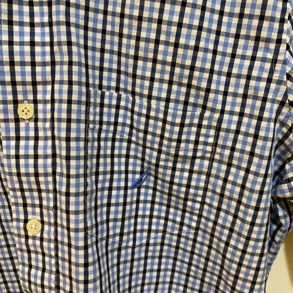 Nautica-Men's Small-Short sleeved-Collared-Button Down-Blue-Wrinkle‎ Resistant - Picture 3 of 8